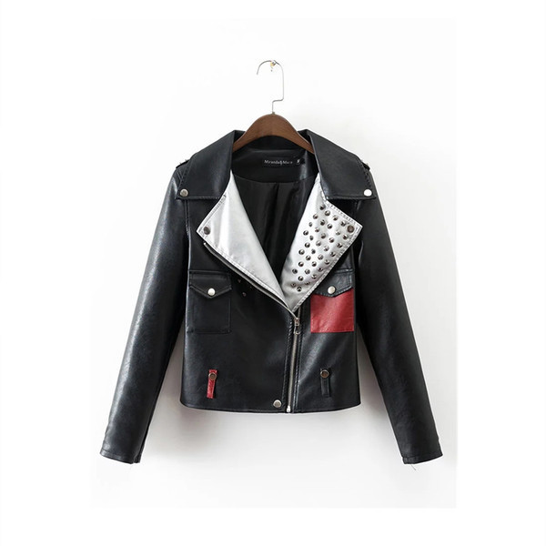 Много актуално дамско кожено яке с метални лъскави нитове и красива лускава апликация на гърба