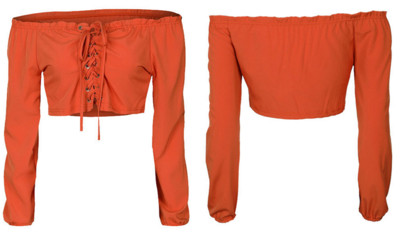 Σύγχρονη μπλούζα με μακριά μανίκια, γυμνό ώμο και πολλές ενδιαφέρουσες συνδέσεις στο λαιμό