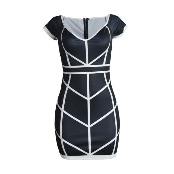 Κομψή γυναικεία φόρεμα με γυμνούς ώμους και βαθύ λαιμόκοψη