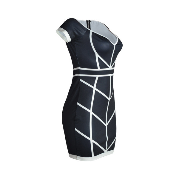 Κομψή γυναικεία φόρεμα με γυμνούς ώμους και βαθύ λαιμόκοψη