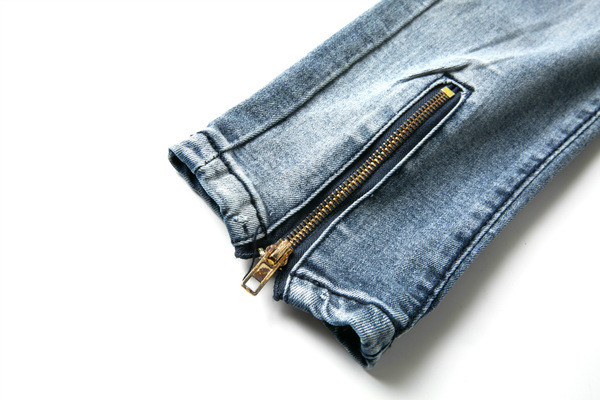 Κομψό ανδρικό ζιν λεπτού σχισμένα και  με φερμουάρ