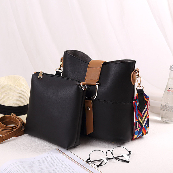 Καθημερινή γυναικεία  τσάντα με πόρπη και πολύχρωμη λαβή