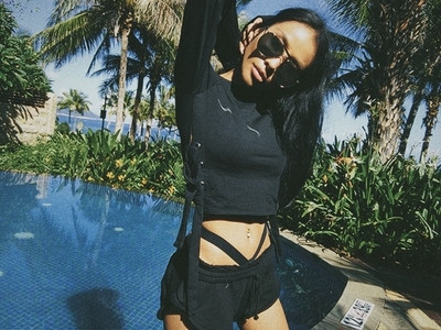 Κομψή γυναικεία μπλούζα με δεσμούς σε τρία χρώματα