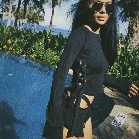 Κομψή γυναικεία μπλούζα  με δεσμούς σε τρία χρώματα