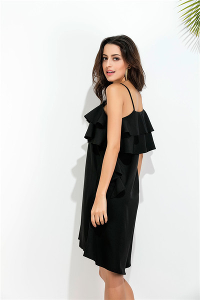 Κομψό γυναικείο  φόρεμα σε ευρύ μοτίβο με πέπλα σε μαύρο χρώμα