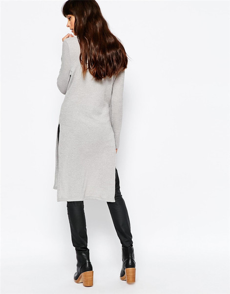 Дълъг дамски пуловер до коленете с цепка и поло яка