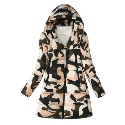 Γυναικείο μακρύ μπουφάν με κουκούλα σε σχέδια καμουφλάζ με σχέδια - 2 μοντέλα