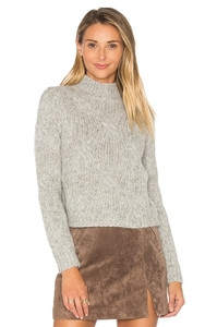 Κομψό γυναικείο πουλόβερ σε γκρι και με κολάρο