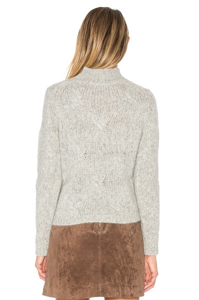 Κομψό γυναικείο πουλόβερ  σε γκρι και  με κολάρο 