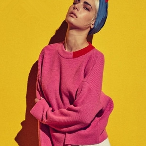 Ежедневен дамски пуловер в широк модел