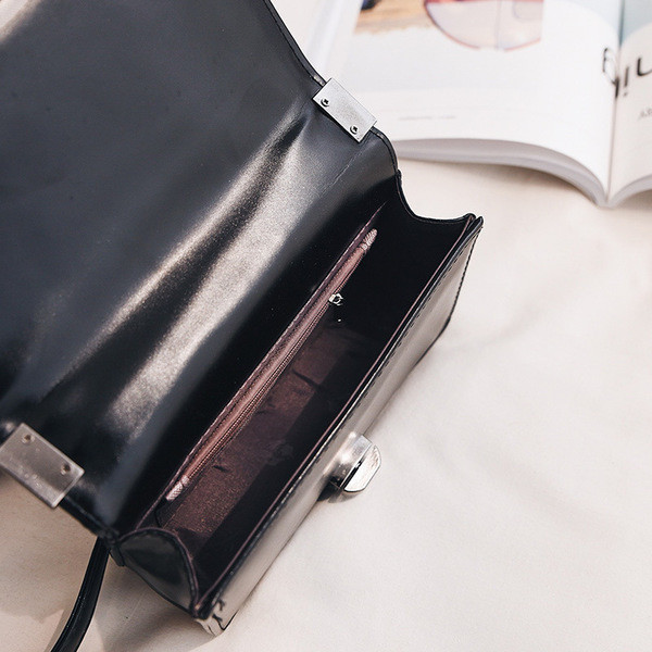 Μίνι τσάντα με μακριά λουρί ώμου - 2 χρώματα