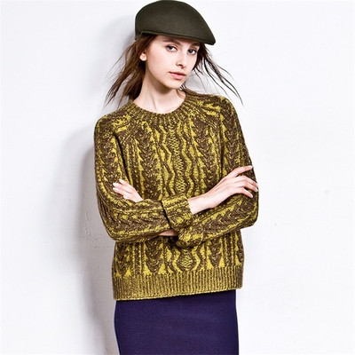 Интересен дамски пуловер в два цвята и в свободен стил