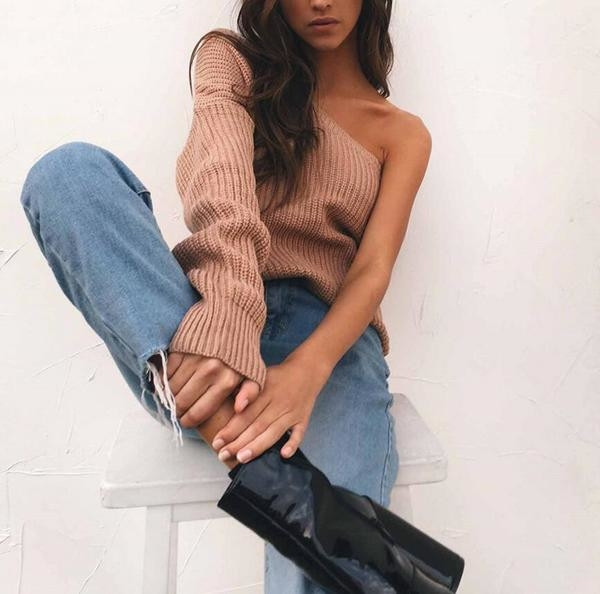 Γυναικείο πουλόβερ  με ένα μανίκι