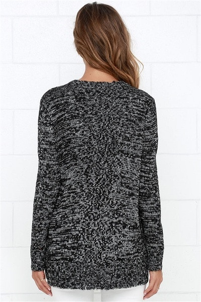 Дълъг пуловер за дамите в сив цвят с цепка и О-образно деколте