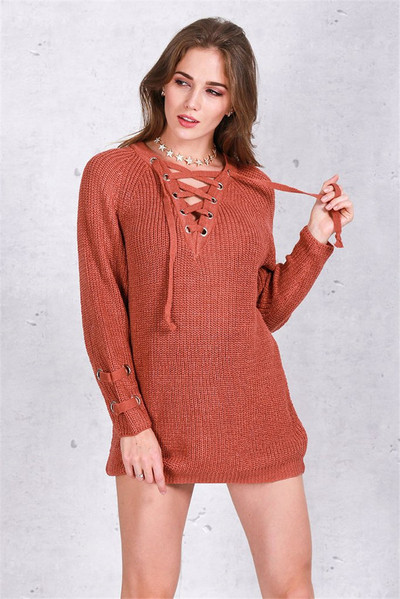 Καθημερινή γυναικεία μπλούζα με μακριά μανίκια και κολάρο σε σχήμα V.