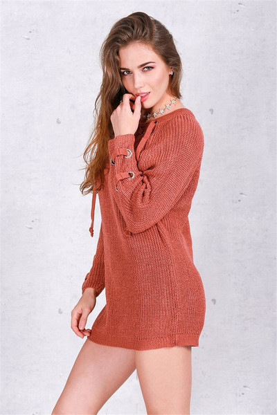 Καθημερινή γυναικεία μπλούζα με μακριά μανίκια και κολάρο σε σχήμα V.