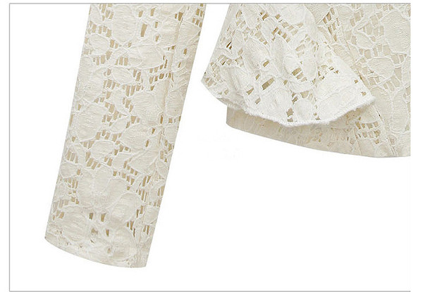 Αθλητικό-κομψό γυναικείο μπουφάν από δαντέλα σε μαύρο και άσπρο