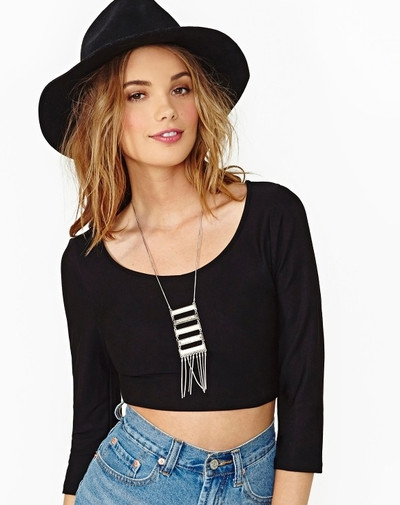 Κοντή γυναικεία μπλούζα ι με μανίκι 3/4 σε μαύρο χρώμα