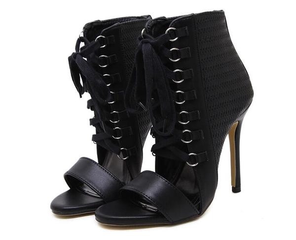 Дамски ежедневни сандали на висок ток с интересни връзки до глезена 