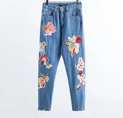 Γυναικείο μοντέλο γυναικείο τζιν - «Boyfriend», με όμορφα κεντήματα
