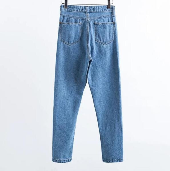 Γυναικείο μοντέλο γυναικείο τζιν - «Boyfriend», με όμορφα κεντήματα