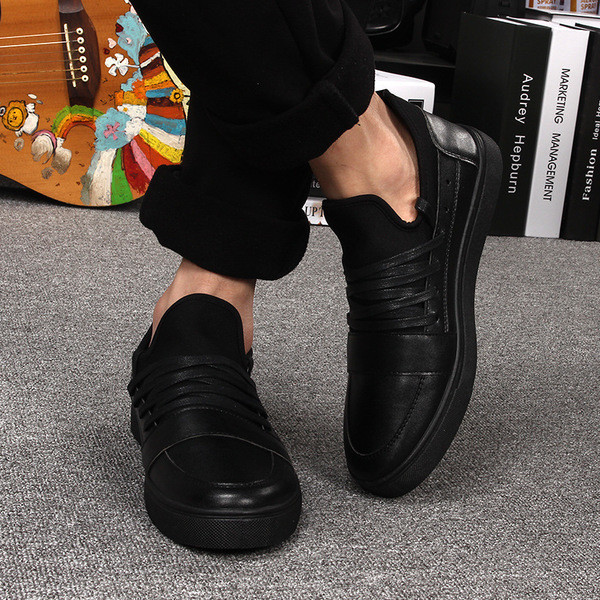  Ανδρικά αθλητικά παπούτσια σε μαύρο, λευκό και κόκκινο