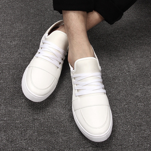  Ανδρικά αθλητικά παπούτσια σε μαύρο, λευκό και κόκκινο