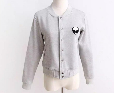 Дамско ежедневно якенце в два различни цвята с интересна бродерийка