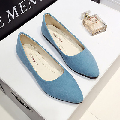 Дамски мокасини в семпъл дизайн, леко заострени и в няколко цвята