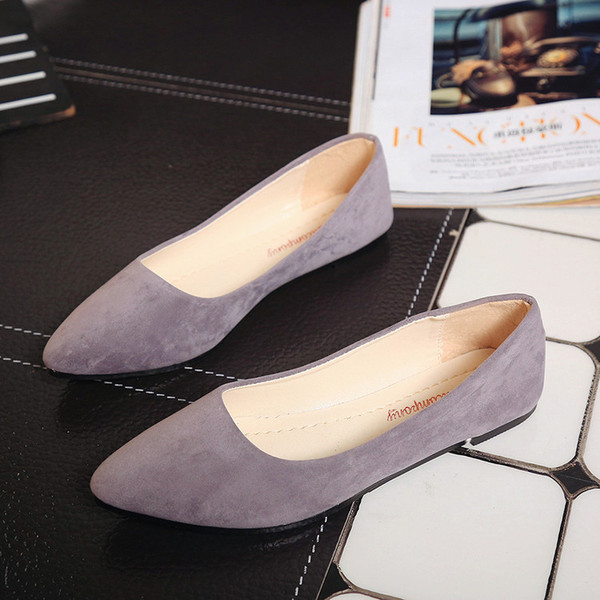 Дамски мокасини в семпъл дизайн, леко заострени и в няколко цвята