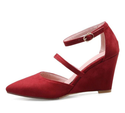 Стилни дамски сандали - остри и затворени на платформа, в два цвята