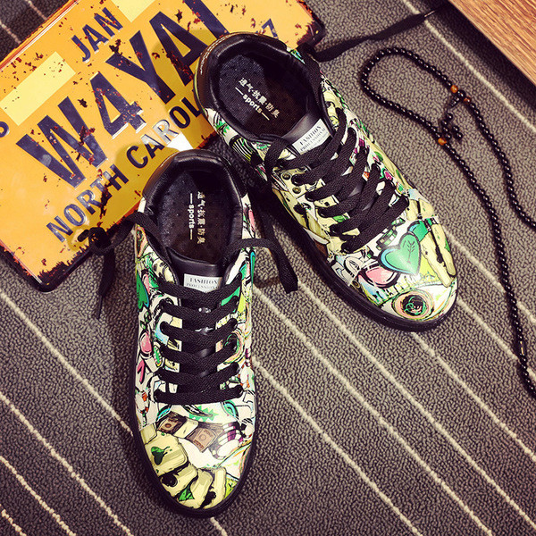 Πολύχρωμα ανδρικά πάνινα παπούτσια κατάλληλα για την καθημερινή ζωή