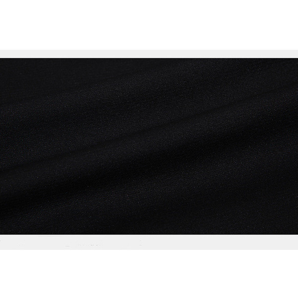 Γυναικεία καθημερινή μπλούζα με μια μαύρη επιγραφή