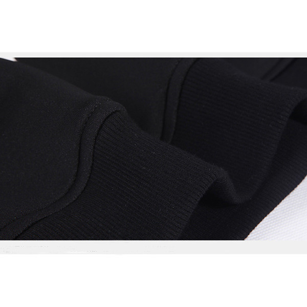 Γυναικεία καθημερινή μπλούζα με μια μαύρη επιγραφή