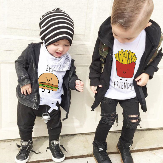 Παιδικό μπλουζάκι για αγόρια και κορίτσια σε λευκό με ενδιαφέρουσες εικόνες