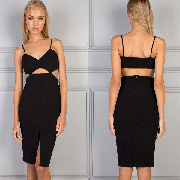 Γυναικείο φόρεμα  σε μαύρο χρώμα με λεπτές λωρίδες και πολύ ενδιαφέρον ντεκολτέ