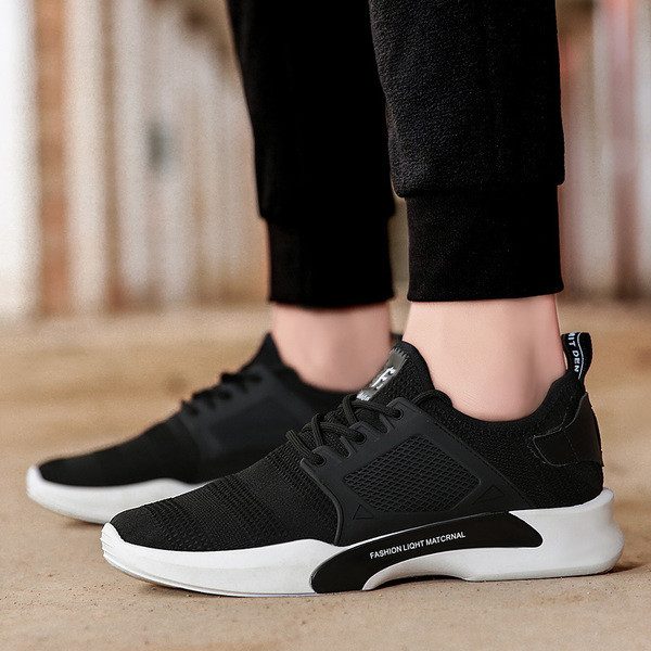 Красиви спортни маратонки за мъжете в сив и черен цвят