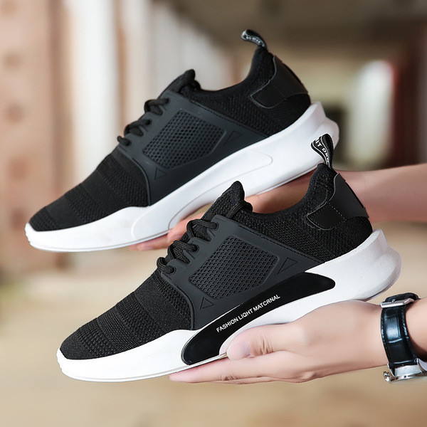 Красиви спортни маратонки за мъжете в сив и черен цвят