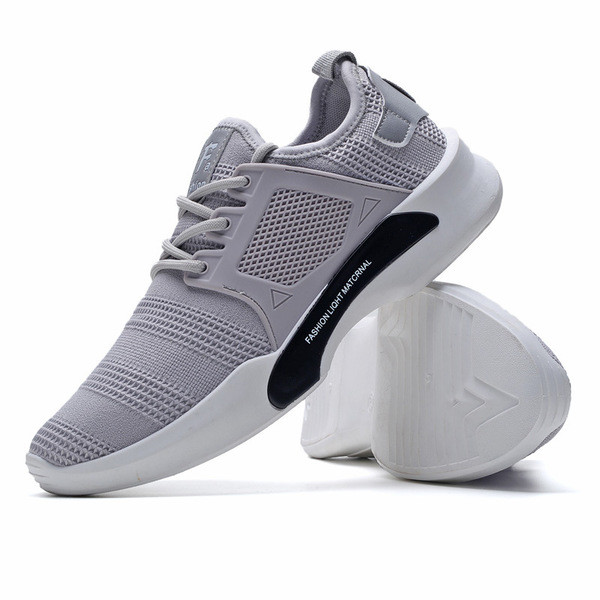 Красиви спортни маратонки за мъжете в сив и черен цвят