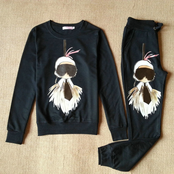 Κομψό γυναικείο σύνολο  με εικόνες σε  δύο χρώματα