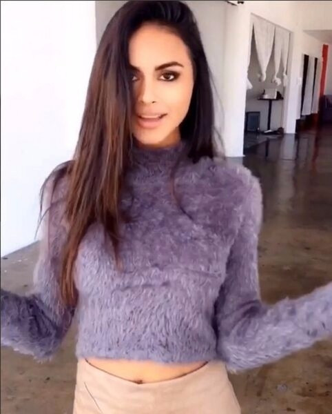 Плюшен дамски къс пуловер с поло яка, в няколко цвята