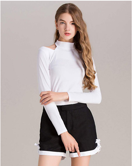 Απλή γυναικεία μπλούζα με κοπές και κολάρο πόλο σε διάφορα χρώματα