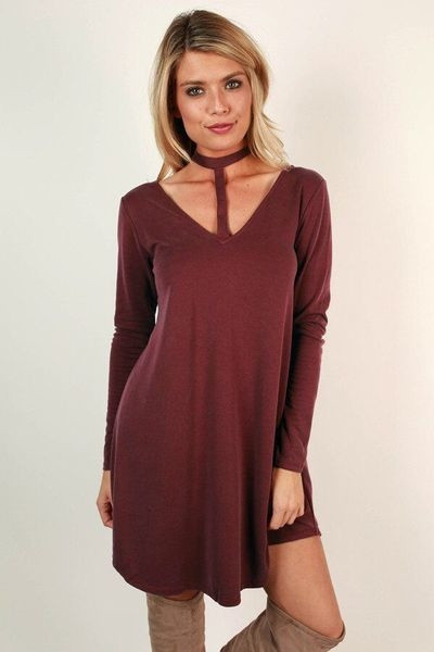 Κυρίες φόρεμα σε χαλαρό ύφος και σε διάφορα χρώματα