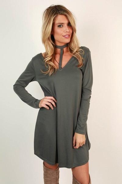 Κυρίες φόρεμα σε χαλαρό ύφος και σε διάφορα χρώματα