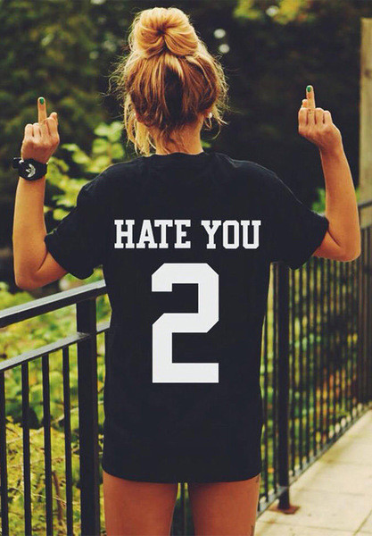 Μακρύ γυναικείο μπλουζάκι σε μαύρο χρώμα με επιγραφή