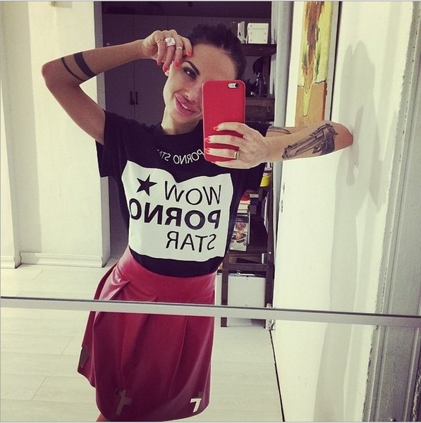 Γυναικείο μπλουζάκι σε λευκό και μαύρο με επιγραφές