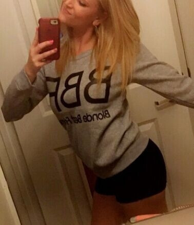 Κυρίες μπλούζα με ενδιαφέρουσα επιγραφή σε δύο χρώματα, κατάλληλο για καθημερινή ζωή