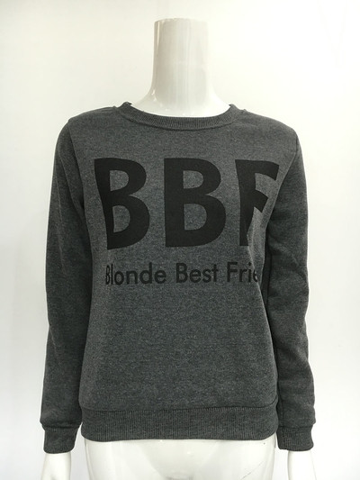 Κυρίες μπλούζα με ενδιαφέρουσα επιγραφή σε δύο χρώματα, κατάλληλο για καθημερινή ζωή