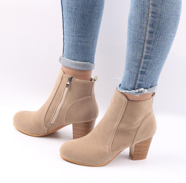 Πολύ άνετες casual γυναικείες μπότες με φερμουάρ και πάχος 5cm