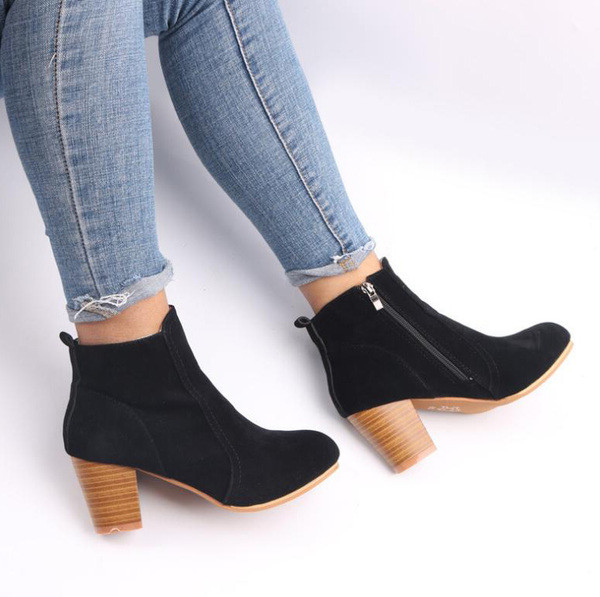 Πολύ άνετες casual γυναικείες μπότες με φερμουάρ και πάχος 5cm